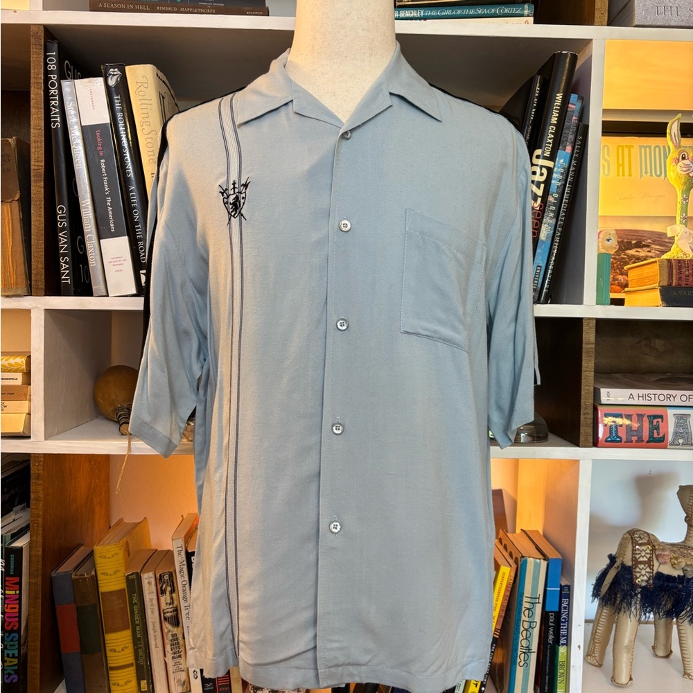 Men's Gray Button-Up Shirt